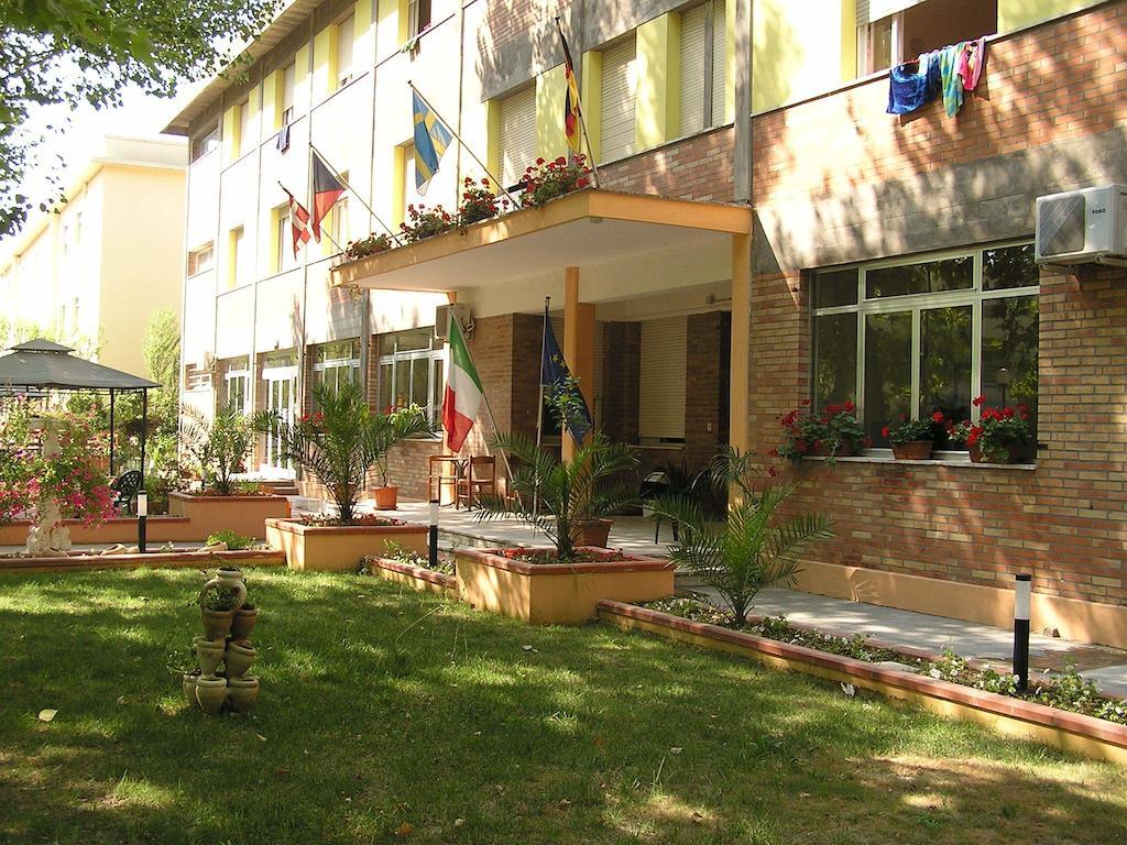 Villaggio Accademia เชเซนาติโก ภายนอก รูปภาพ